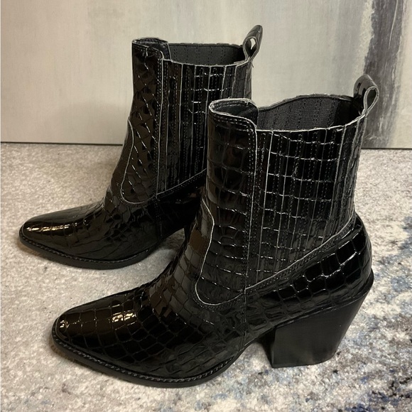 AQUA Star Croc-Embossed Ankle Boots in Black - Size 8.5 (NWOB) - Picture 12 of 12
